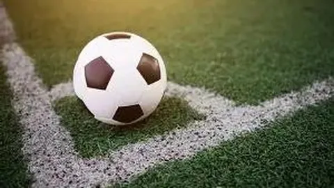 贾玲分享沈腾童年旧照，为其庆生：军艺校草之称果然名不虚传